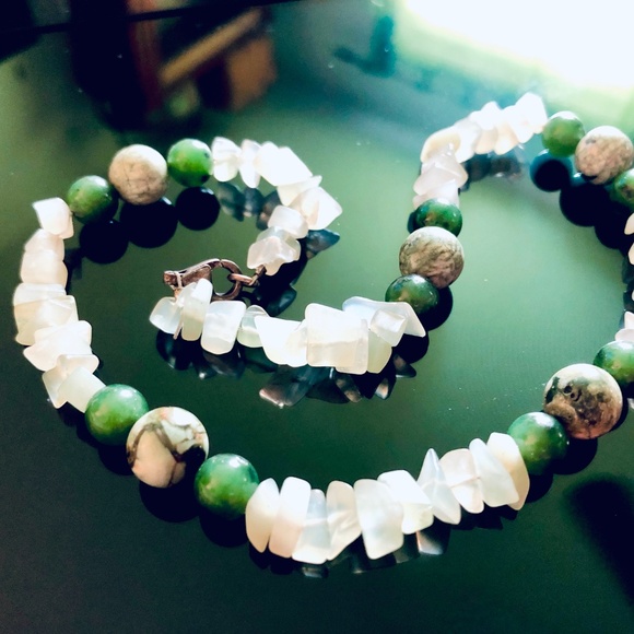 3/$40 VTG Handmade Boho Beaded Choker Necklace~ Aventurine Nuggets/Marbled Jade - Picture 3 of 8